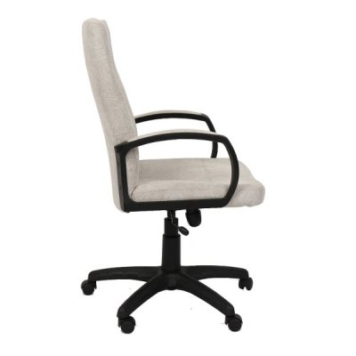 Svetla stolica sa rukohvatima i osnovom u crnoj boji, biće pravo osveženje u tvojoj kancelariji.