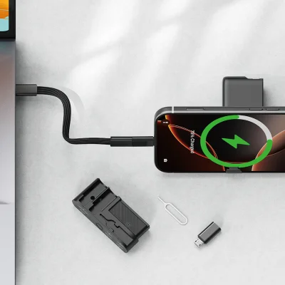 CRUX, plastična kutijica sa usb kablom, adapterima i držačem za mobilne uređaje, 8/1, crna